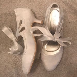 White lack low heel bridal shoes never worn